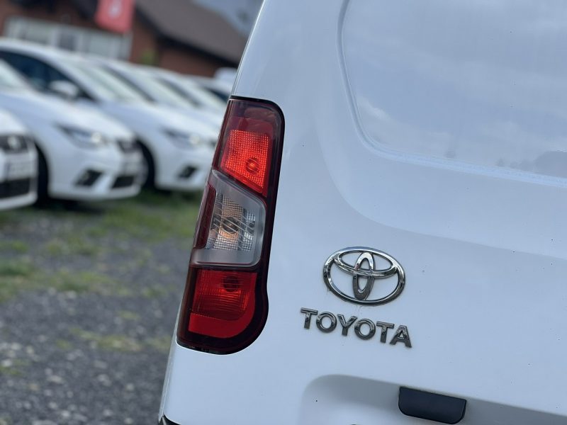 Toyota ProAce City Salon Polska Poleasingowy I właściciel Serwis ASO VAT 23% Bezwypadkowy