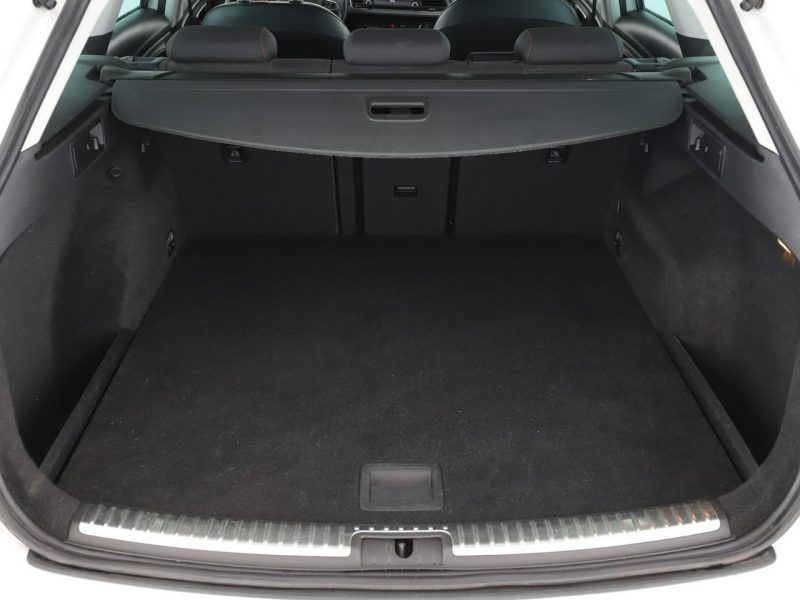 Seat Leon full LED navi półskóra grzane fotele czujniki parkowania III (2012-)