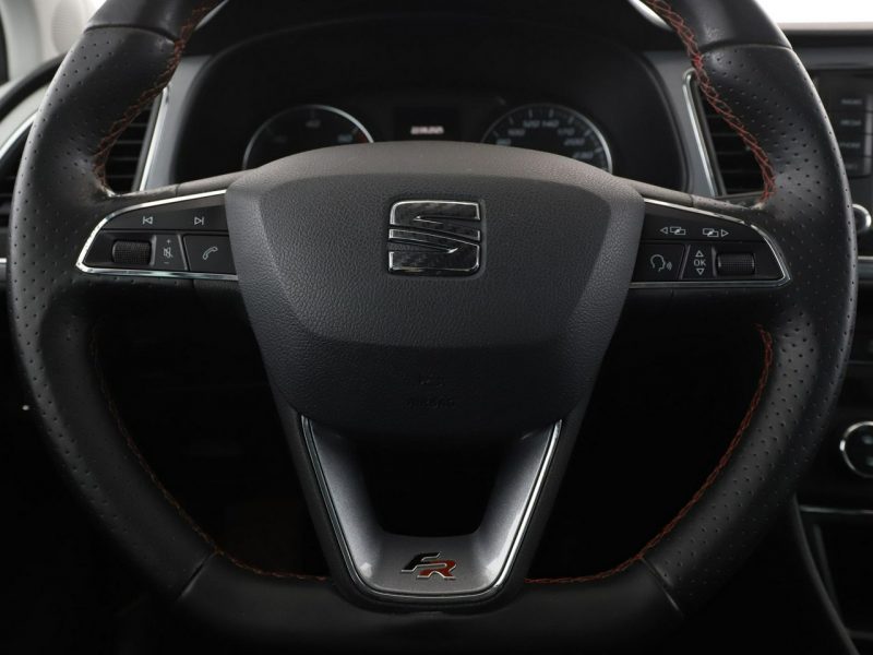 Seat Leon full LED navi półskóra grzane fotele czujniki parkowania III (2012-)