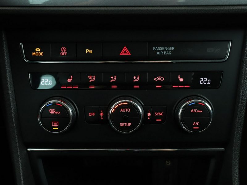 Seat Leon full LED navi półskóra grzane fotele czujniki parkowania III (2012-)