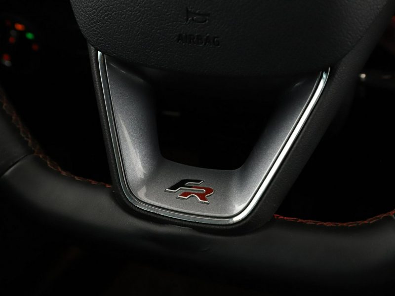 Seat Leon full LED navi półskóra grzane fotele czujniki parkowania III (2012-)