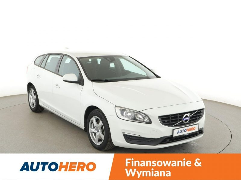 Volvo V60 automat klima auto navi grzane fotele i czujniki parkowania I (2010-2018)