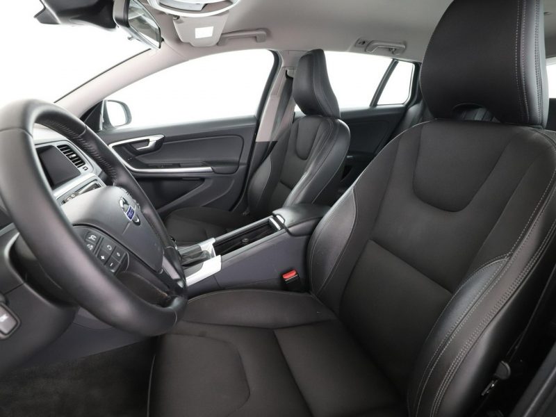 Volvo V60 automat klima auto navi grzane fotele i czujniki parkowania I (2010-2018)