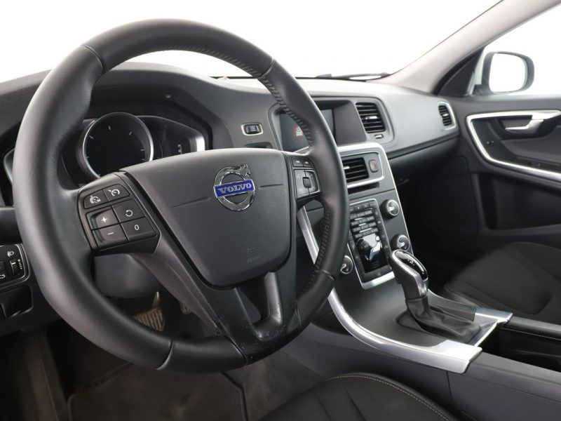 Volvo V60 automat klima auto navi grzane fotele i czujniki parkowania I (2010-2018)