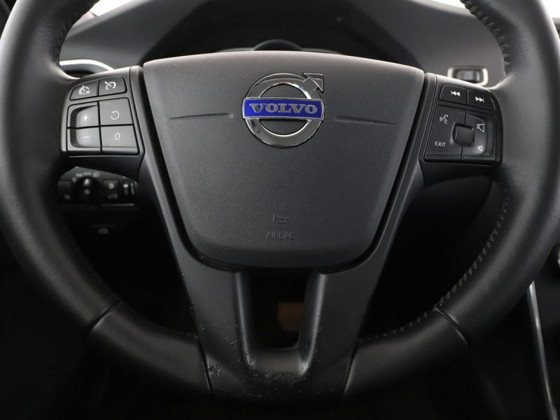 Volvo V60 automat klima auto navi grzane fotele i czujniki parkowania I (2010-2018)