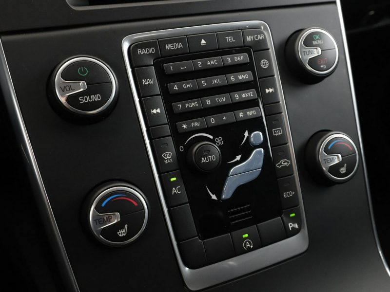 Volvo V60 automat klima auto navi grzane fotele i czujniki parkowania I (2010-2018)
