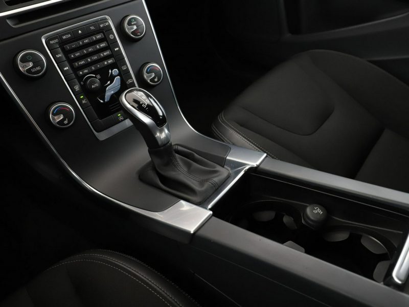 Volvo V60 automat klima auto navi grzane fotele i czujniki parkowania I (2010-2018)