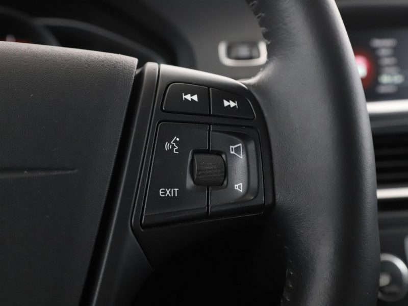 Volvo V60 automat klima auto navi grzane fotele i czujniki parkowania I (2010-2018)