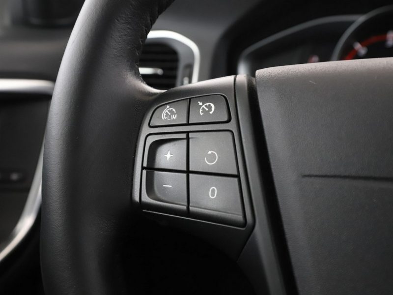 Volvo V60 automat klima auto navi grzane fotele i czujniki parkowania I (2010-2018)