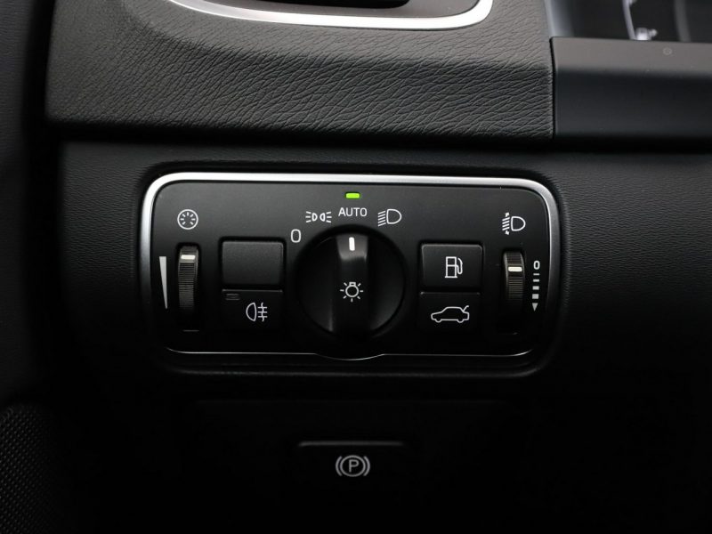 Volvo V60 automat klima auto navi grzane fotele i czujniki parkowania I (2010-2018)