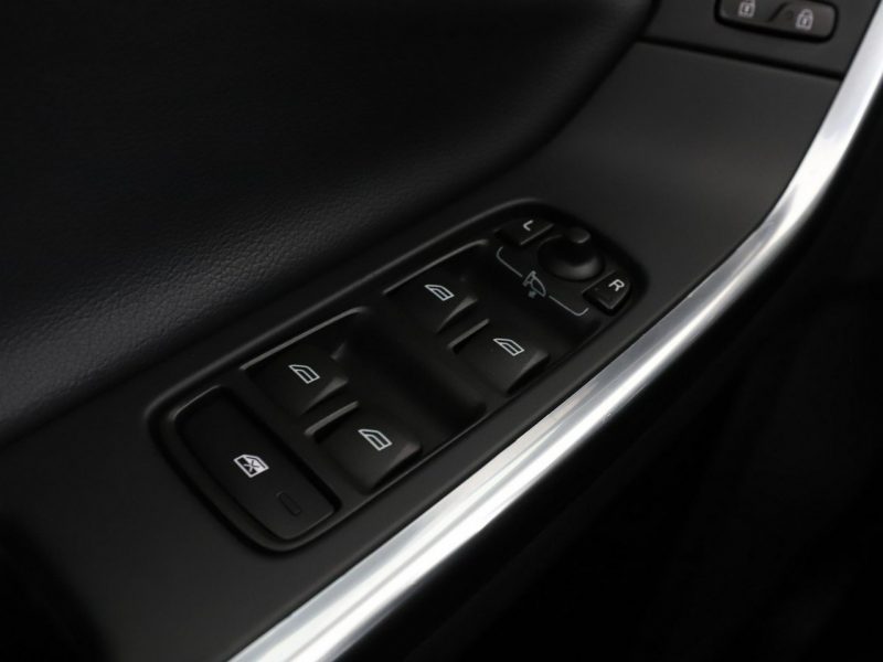Volvo V60 automat klima auto navi grzane fotele i czujniki parkowania I (2010-2018)