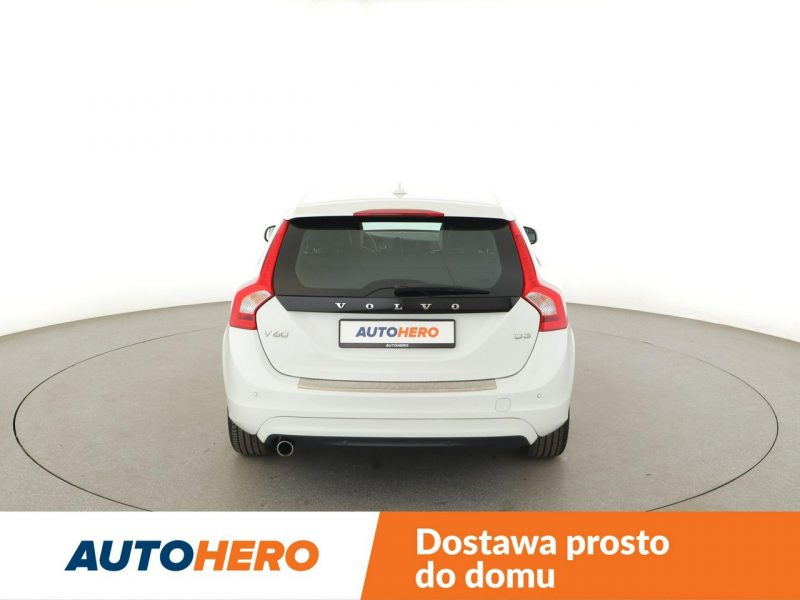 Volvo V60 automat klima auto navi grzane fotele i czujniki parkowania I (2010-2018)