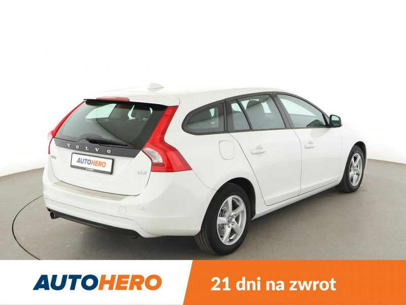 Volvo V60 automat klima auto navi grzane fotele i czujniki parkowania I (2010-2018)