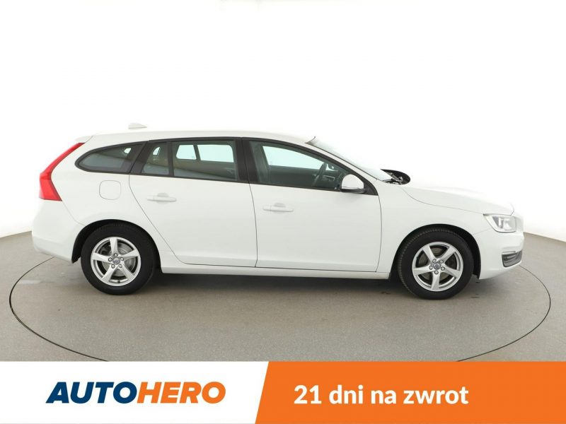 Volvo V60 automat klima auto navi grzane fotele i czujniki parkowania I (2010-2018)