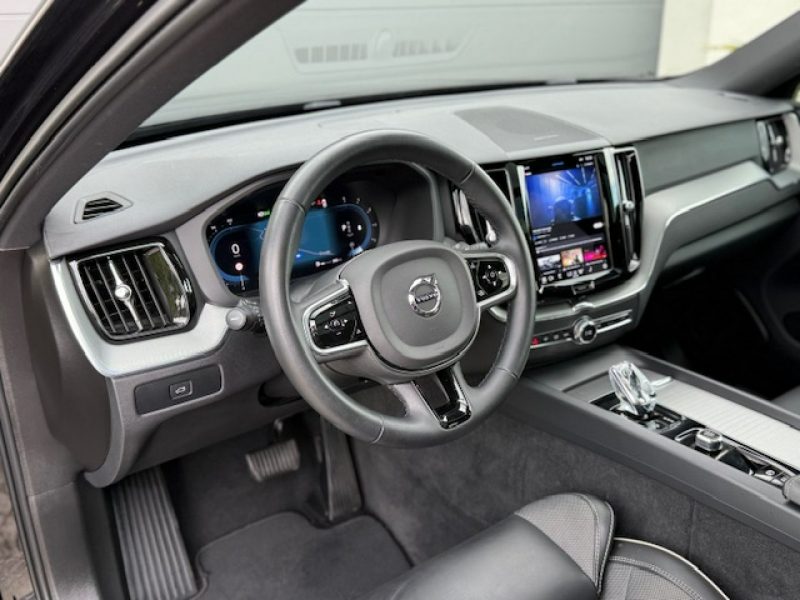 Volvo XC 60 R- DESIGN, AWD, SZYBER DACH, NOWE AUTO, GWARANCJA! II (2017-)