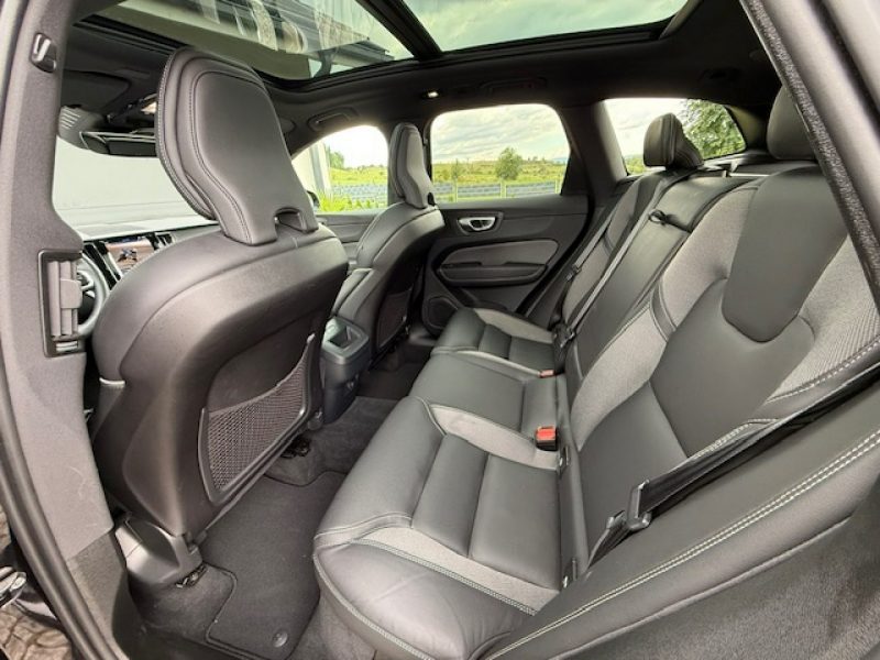 Volvo XC 60 R- DESIGN, AWD, SZYBER DACH, NOWE AUTO, GWARANCJA! II (2017-)