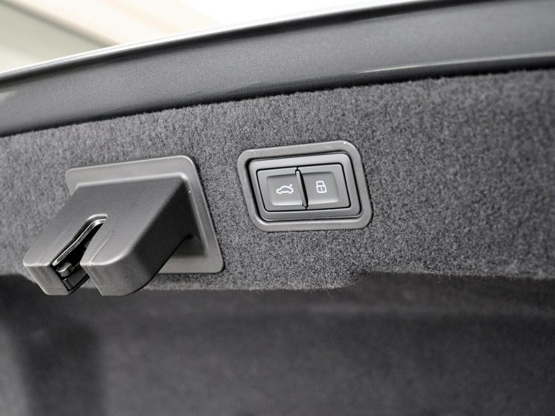 Audi A8 60TFSIe Quattro LANG MatrixHD B&O Kamery360 OśSkrętna TempomatACC TV D5 (2017-)