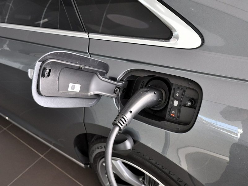 Audi A8 60TFSIe Quattro LANG MatrixHD B&O Kamery360 OśSkrętna TempomatACC TV D5 (2017-)