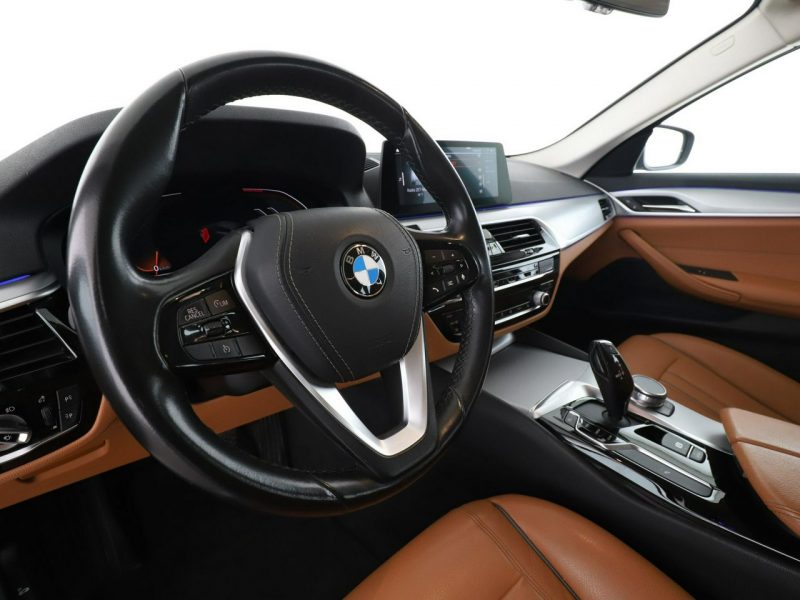 BMW 520 4x4 automat full LED skóra navi kamera i czujniki parkowania el. stero G30/G31 (2017-2023)