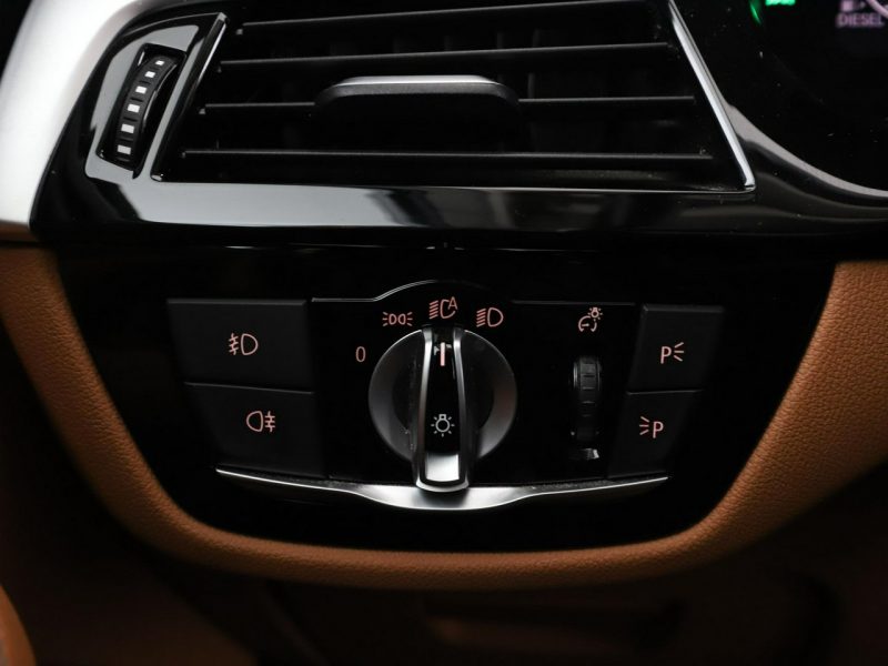 BMW 520 4x4 automat full LED skóra navi kamera i czujniki parkowania el. stero G30/G31 (2017-2023)