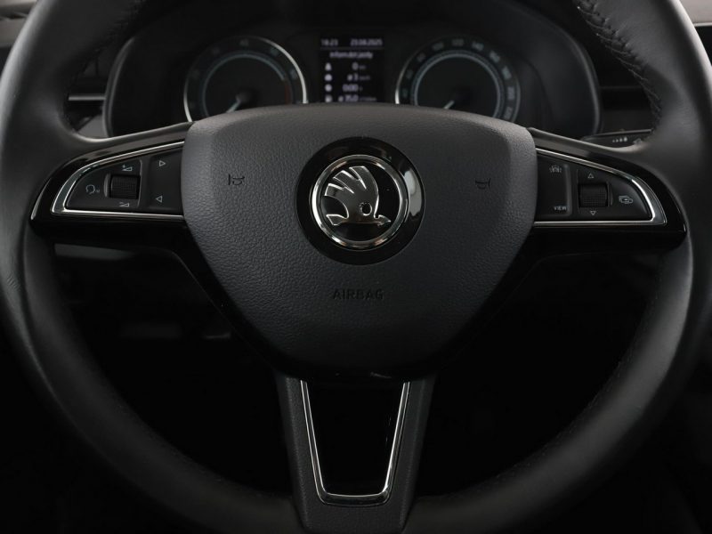 Škoda Scala 1.0 TSI Benzyna Climatronic Elektryka Asystenci Bluetooth LED PDC
