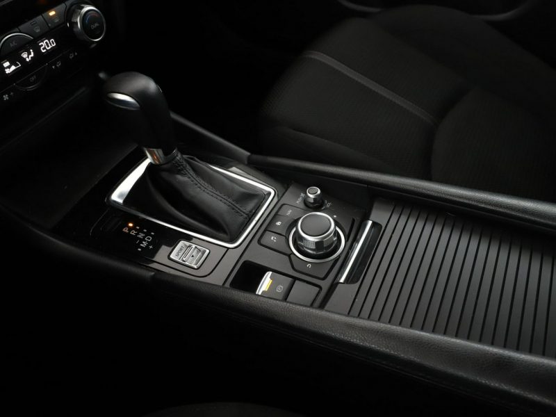 Mazda 3 Automat navi kamera i czujniki parkowania klima auto grzane fotele III (2013-)