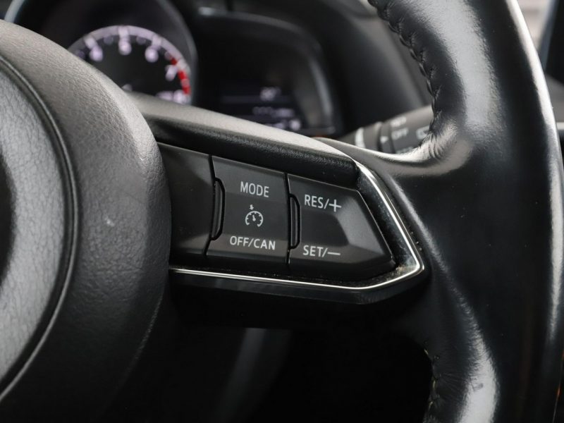 Mazda 3 Automat navi kamera i czujniki parkowania klima auto grzane fotele III (2013-)