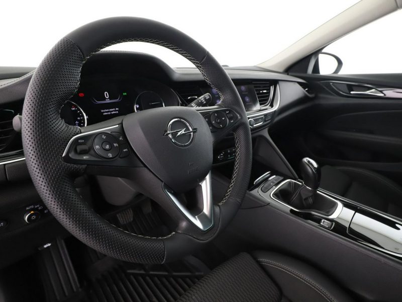 Opel Insignia navi klima auto kamera i czujniki parkowania grzane fotele B (2017-)