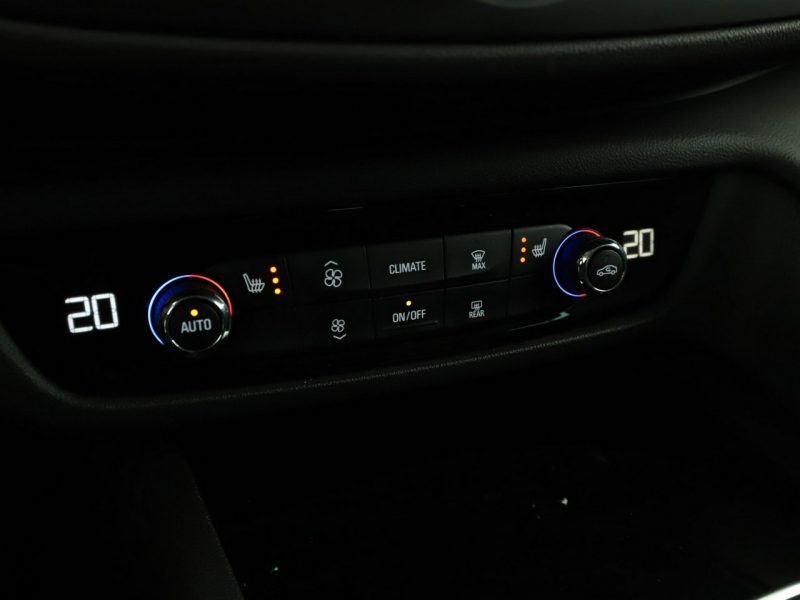 Opel Insignia navi klima auto kamera i czujniki parkowania grzane fotele B (2017-)