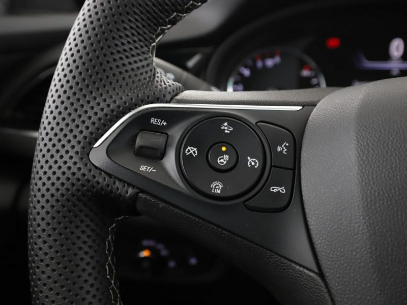 Opel Insignia navi klima auto kamera i czujniki parkowania grzane fotele B (2017-)