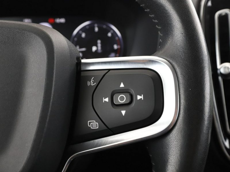Volvo XC 40 Automat full LED skóra navi kamera i czujniki parkowania