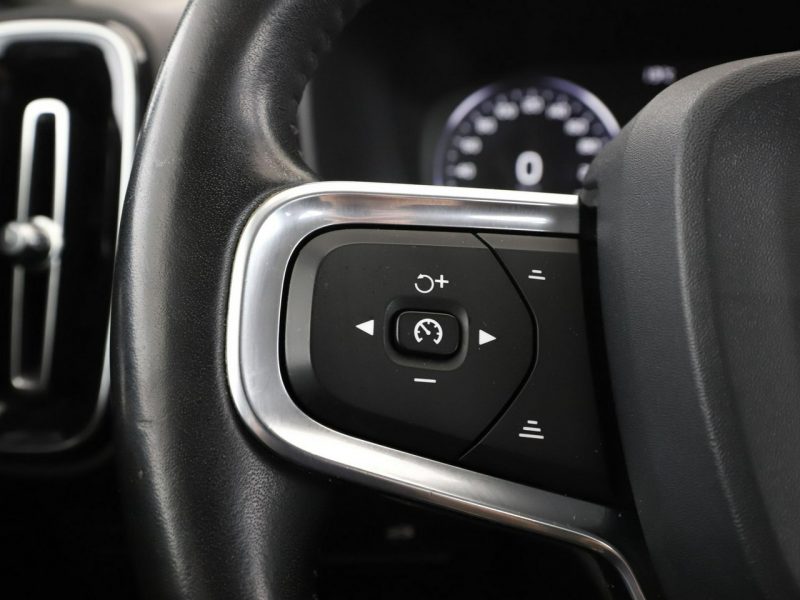Volvo XC 40 Automat full LED skóra navi kamera i czujniki parkowania