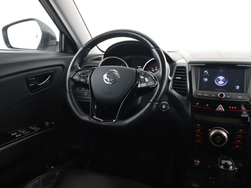 SsangYong XLV automat skóra kamera-PDC grzane fotele hak tempomat