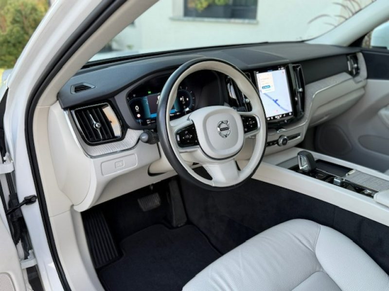 Volvo XC 60 NOWY MODEL, JASNY ŚRODEK, B4 DIESEL, 197PS, SUPER STAN! II (2017-)
