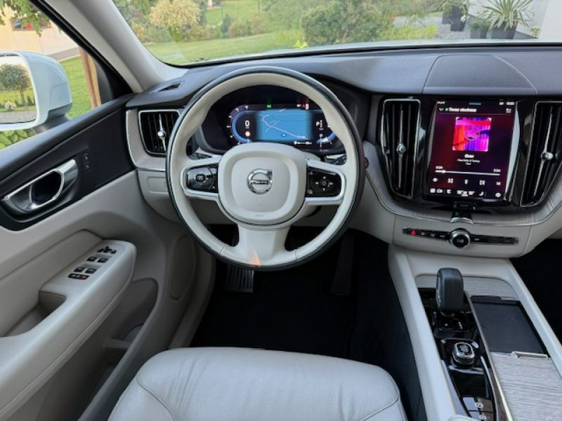 Volvo XC 60 NOWY MODEL, JASNY ŚRODEK, B4 DIESEL, 197PS, SUPER STAN! II (2017-)