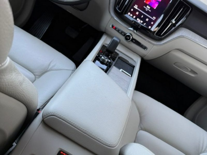 Volvo XC 60 NOWY MODEL, JASNY ŚRODEK, B4 DIESEL, 197PS, SUPER STAN! II (2017-)