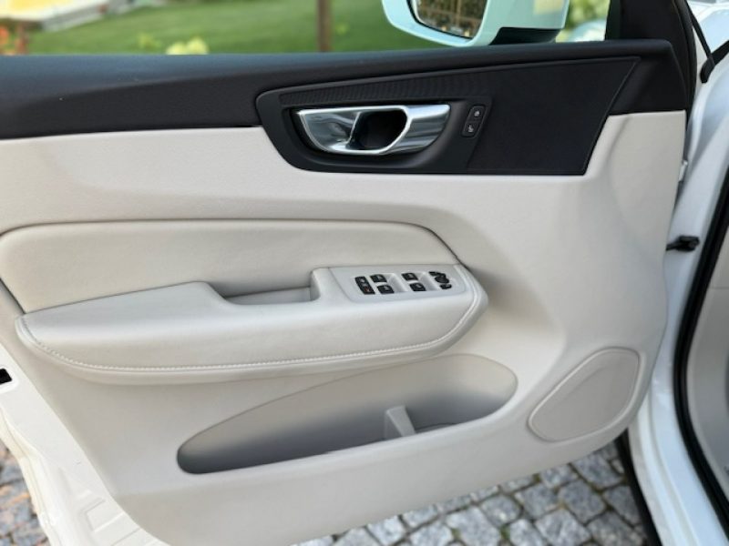 Volvo XC 60 NOWY MODEL, JASNY ŚRODEK, B4 DIESEL, 197PS, SUPER STAN! II (2017-)