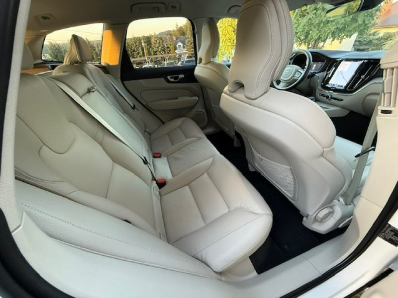 Volvo XC 60 NOWY MODEL, JASNY ŚRODEK, B4 DIESEL, 197PS, SUPER STAN! II (2017-)