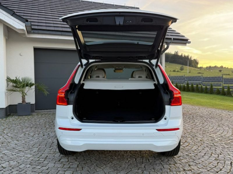 Volvo XC 60 NOWY MODEL, JASNY ŚRODEK, B4 DIESEL, 197PS, SUPER STAN! II (2017-)