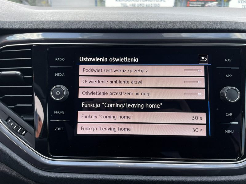 Volkswagen T-Roc R-Line,LED, Klima, Navi, Akt. Temp, Asystenci, CarPlay, Kamera Cofania