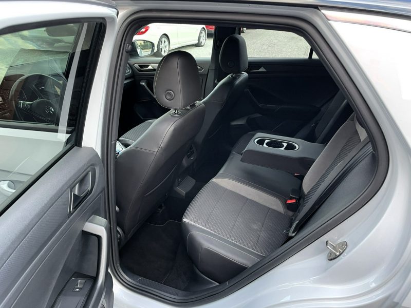 Volkswagen T-Roc R-Line,LED, Klima, Navi, Akt. Temp, Asystenci, CarPlay, Kamera Cofania