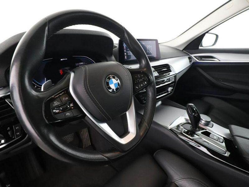 BMW 530 Plug-In Navi Kamera cofania Klimatyzacja Podgrzewane fotele Skórzana t G30 (2017-)