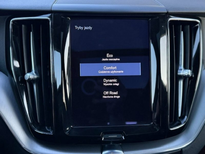 Volvo XC 60 B4 BENZYNA, BUSINESS, SZYBER DACH, KAMERA, BLISY, TOP AUTO II (2017-)