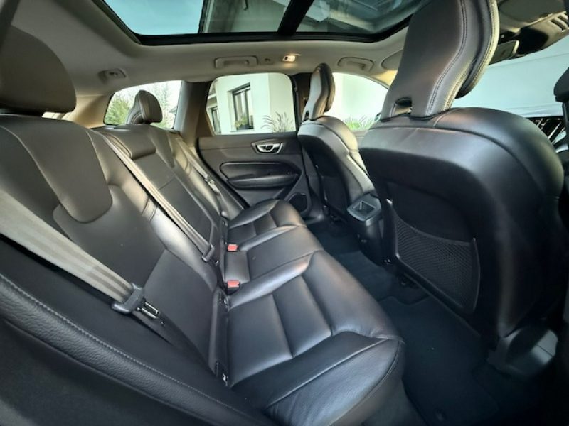 Volvo XC 60 B4 BENZYNA, BUSINESS, SZYBER DACH, KAMERA, BLISY, TOP AUTO II (2017-)