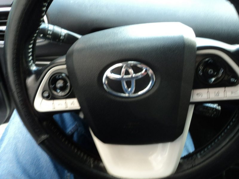 Toyota Prius sprzedam TOYOTE PRIUS 1.8 HYBRYDA+GAZ 2x komp.opon L+z V (2015-)