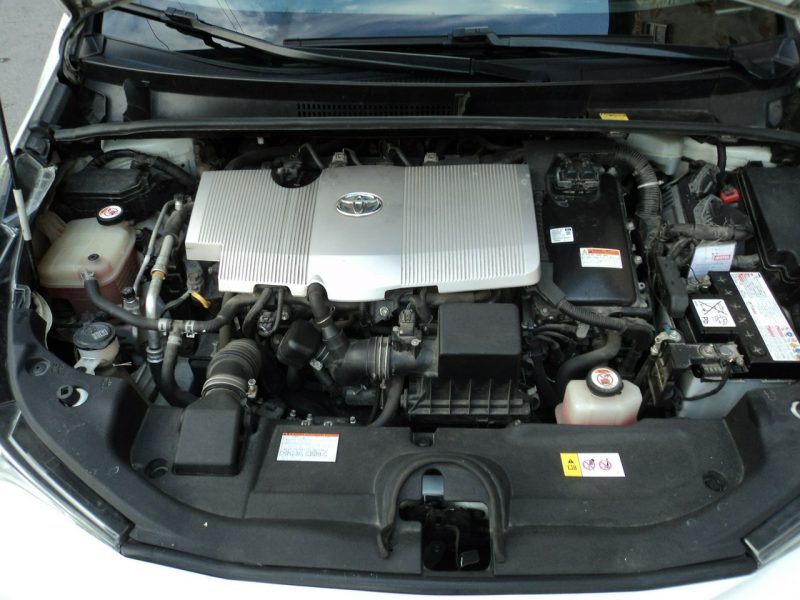 Toyota Prius sprzedam TOYOTE PRIUS 1.8 HYBRYDA+GAZ 2x komp.opon L+z V (2015-)