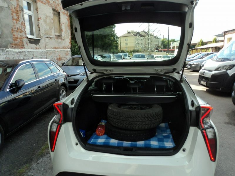 Toyota Prius sprzedam TOYOTE PRIUS 1.8 HYBRYDA+GAZ 2x komp.opon L+z V (2015-)