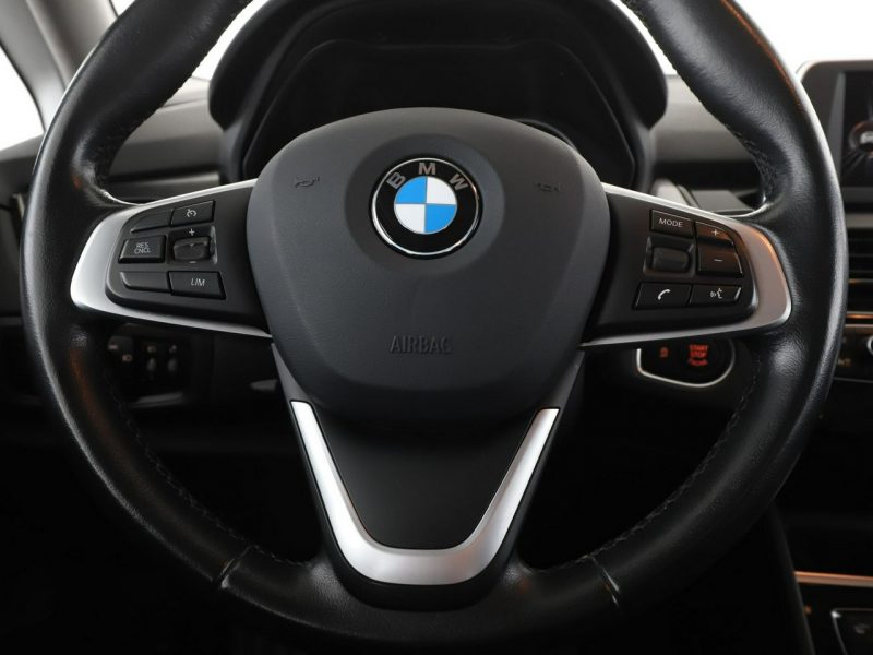 BMW 216 Advantage PDC klima-auto grzane fotele Bluetooth tempomat F45