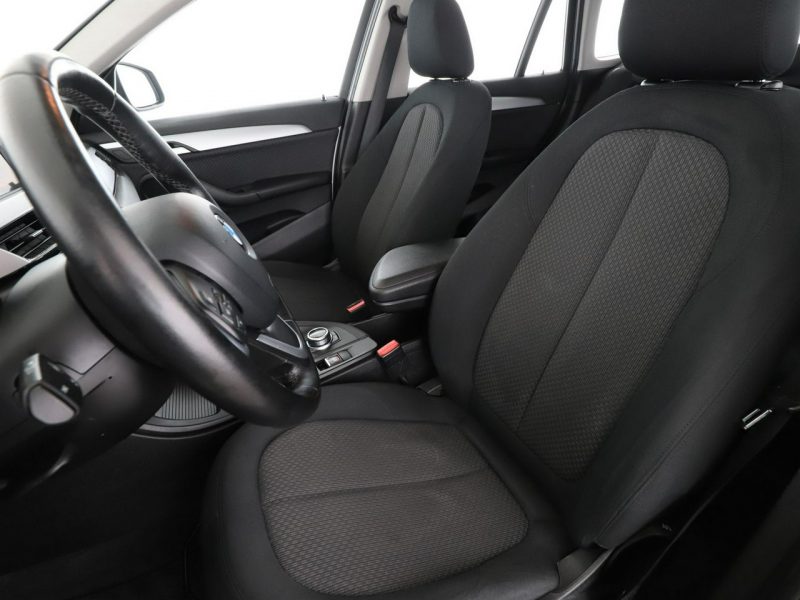 BMW X1 navi klima auto czujniki parkowania multifunkcja II (F48) (2015-)