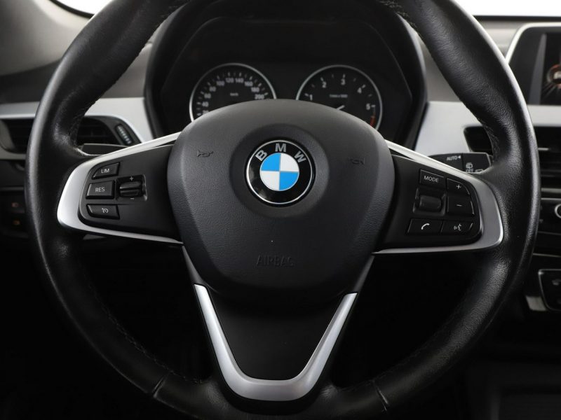BMW X1 navi klima auto czujniki parkowania multifunkcja II (F48) (2015-)